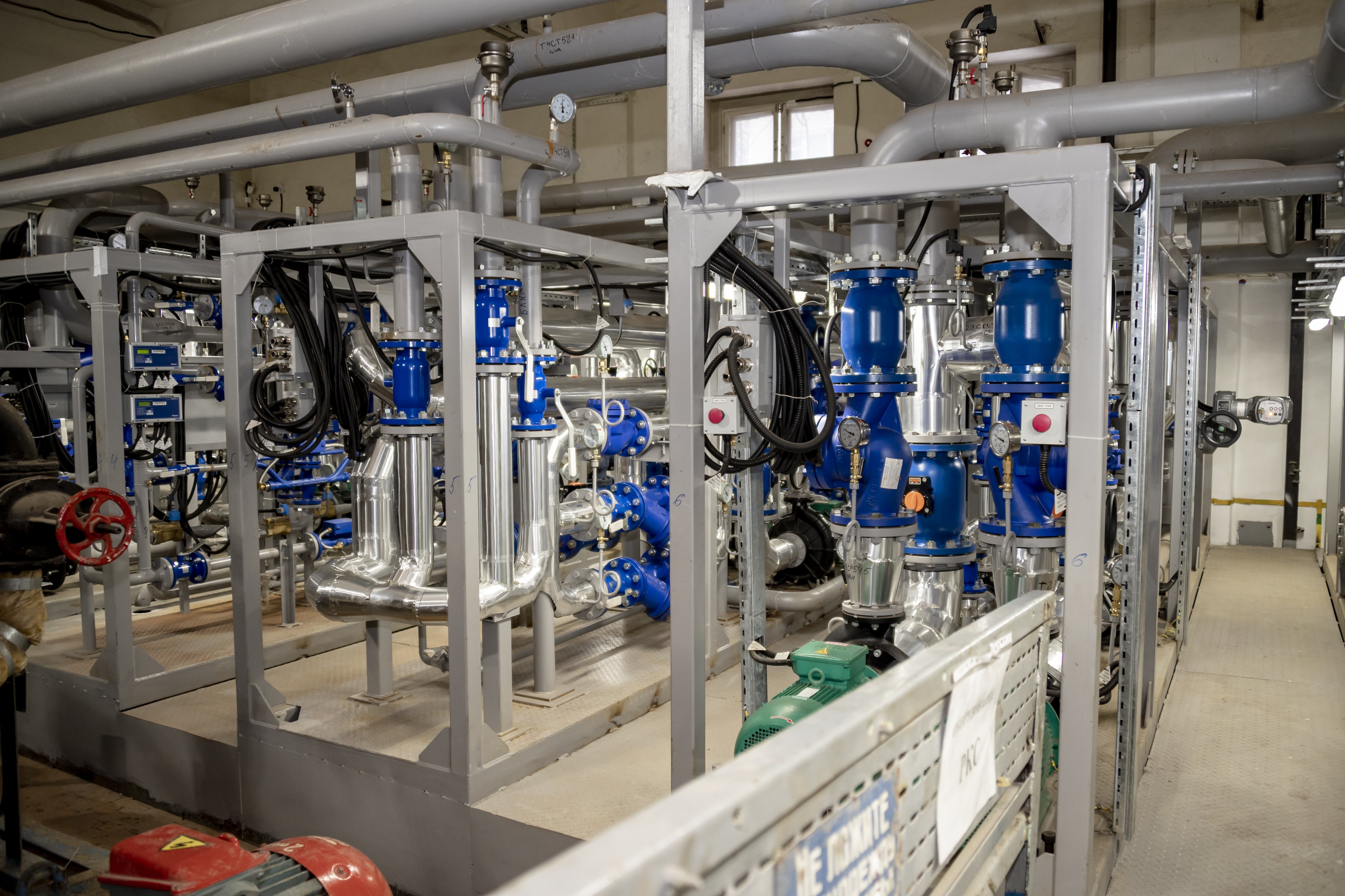 котельный. новая котельная в нижневартовске. сушков жкх нижневартовск. насосно перекачивающая станция теплоснабжения. машинный зал котельной.