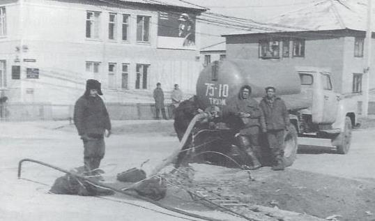 1965 год. Первый откачивающий агрегат в поселке Нижневартовский