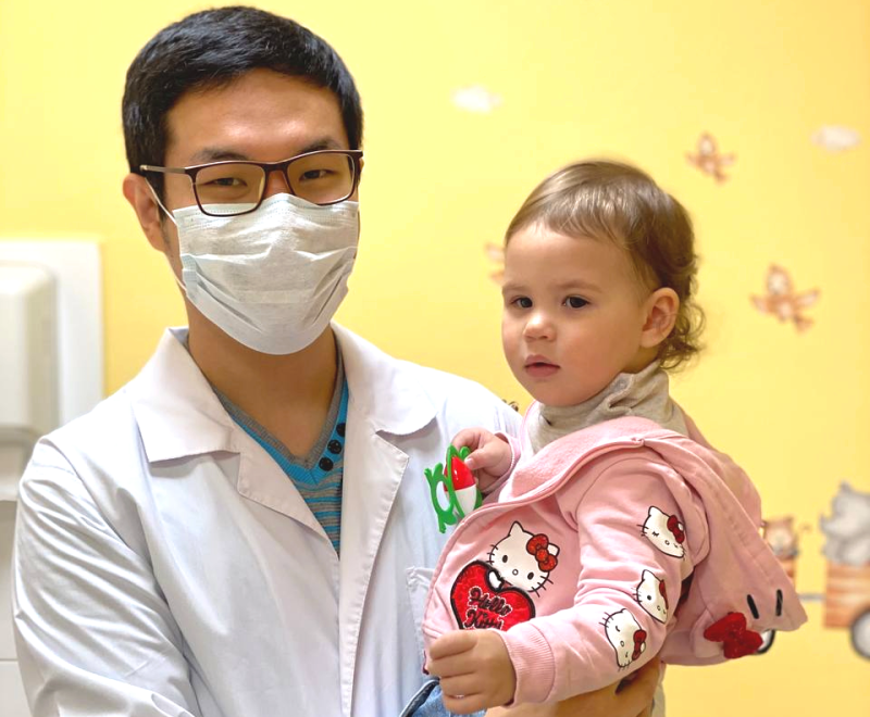 Nizhnevartovskaya-detskaya-poliklinika-prodolzhaet-ukreplyaet-pediatricheskuyu-sluzhbu_-privlekaya-molodykh-vrachey.png