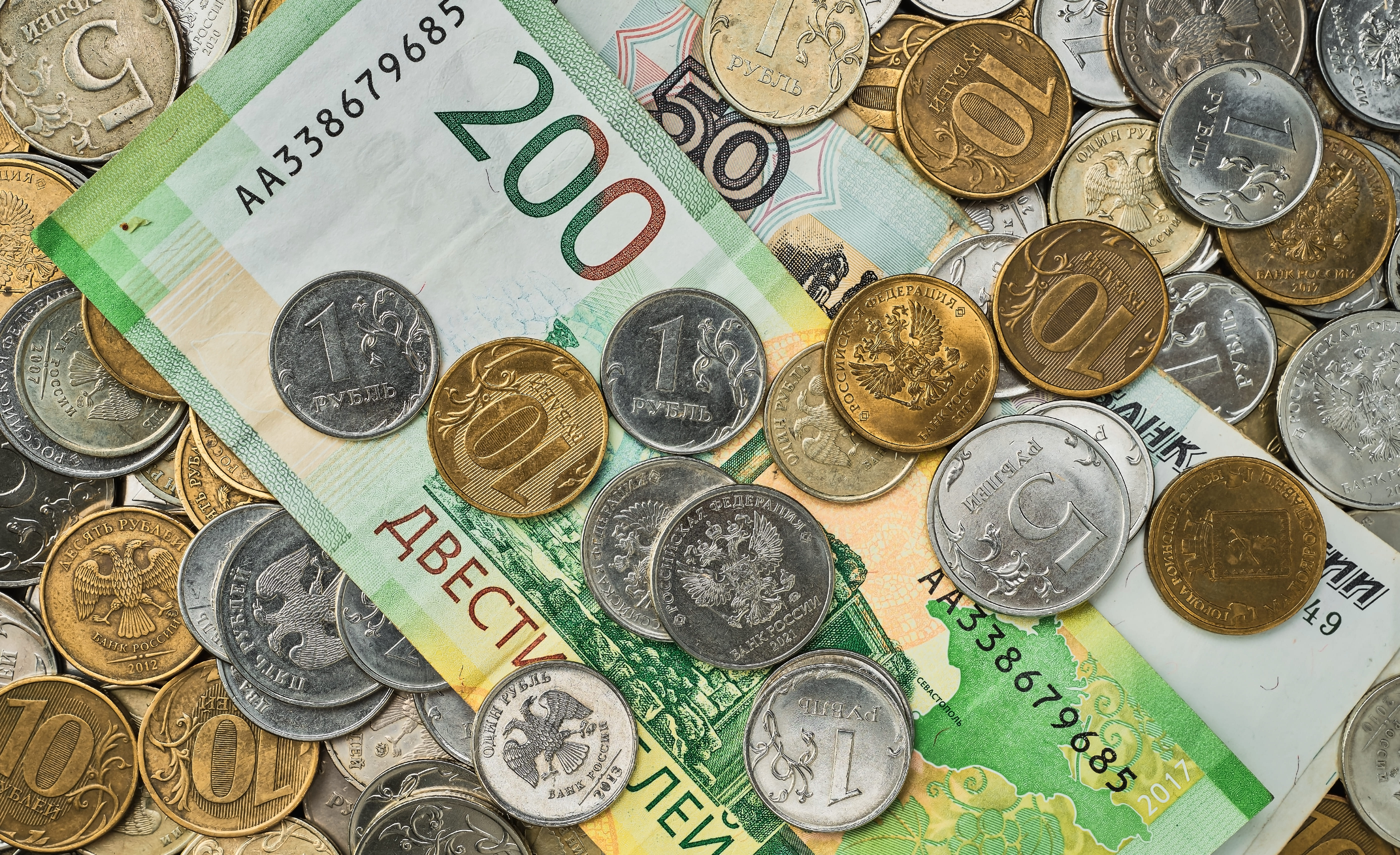 money-coins-banknotes-russian-rubles-scattered-heap-table-top-view-idea-background-banner-market-news-2.jpg