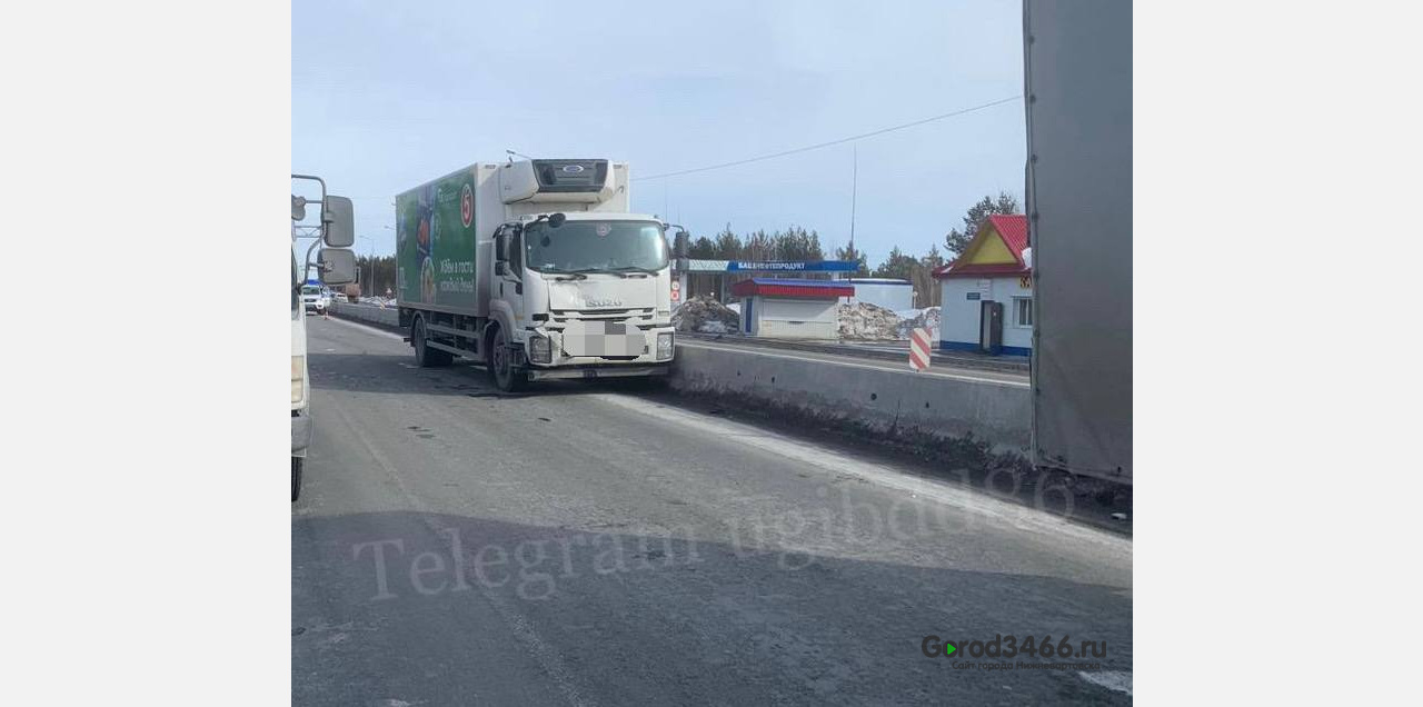 В Югре водитель грузовика спровоцировал массовое ДТП с пострадавшими