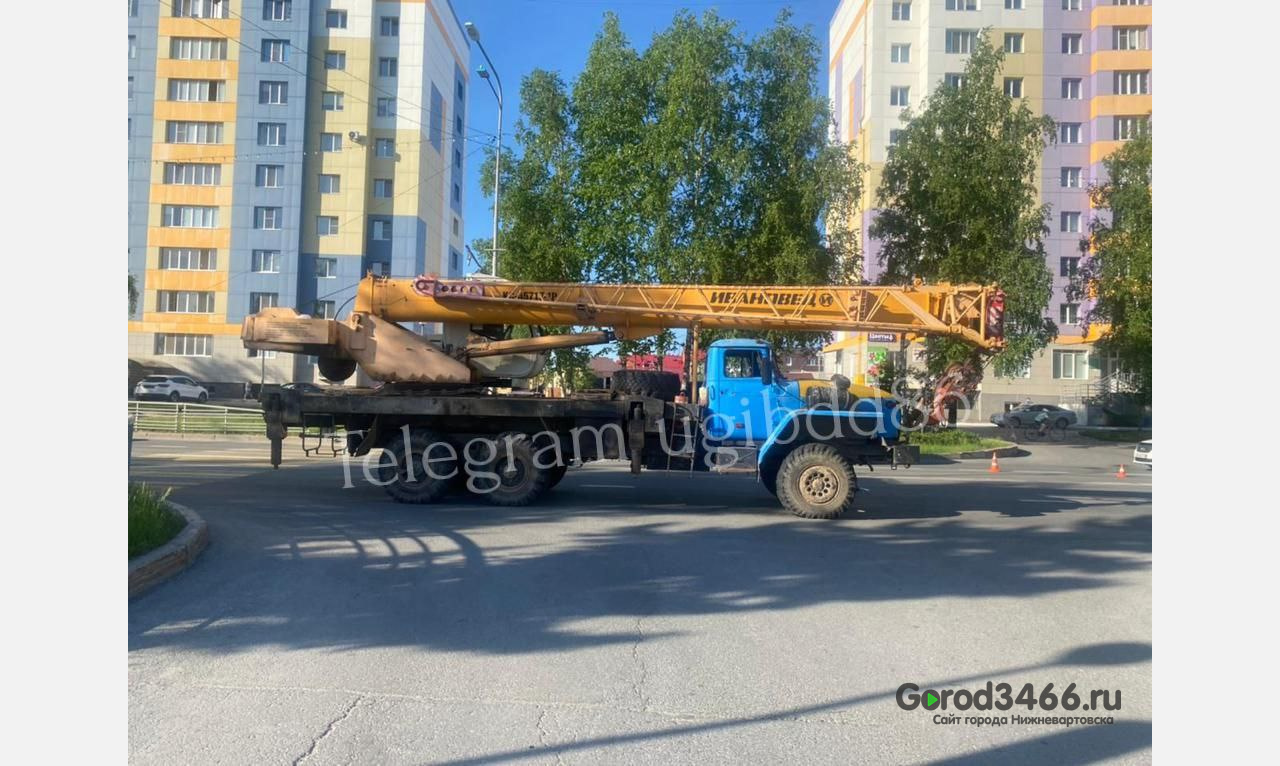 В Югре женщина попала под колеса автокрана