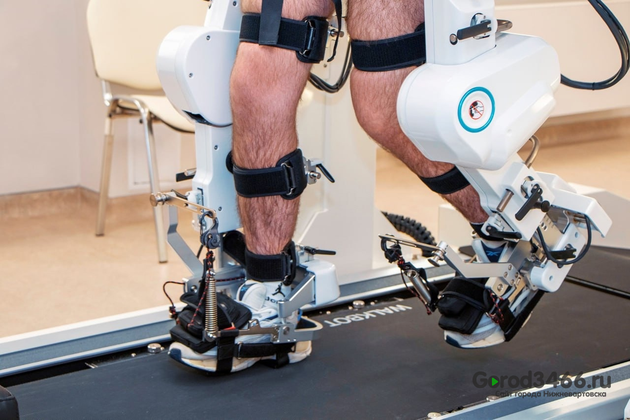 В Нижневартовске пациентов больницы заново учит ходить уникальный робот