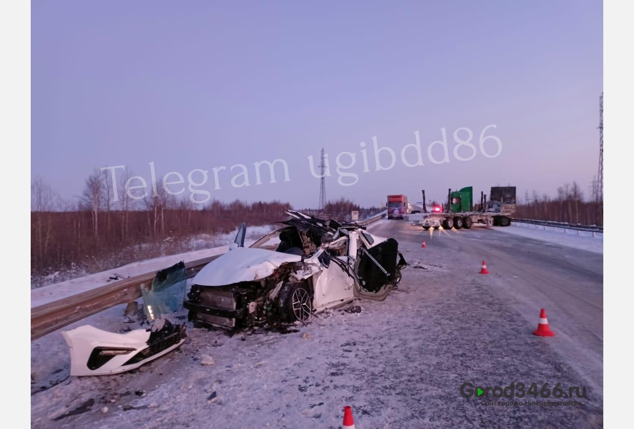 В Югре на трассе произошло смертельное ДТП с грузовиками