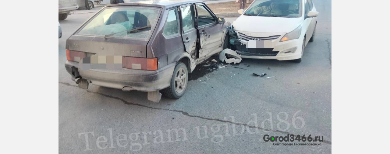 В Нижневартовске в ДТП пострадали женщина и ребенок