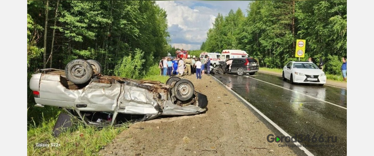 В ДТП на трассе Стрежевой-Нижневартовск погибла женщина и 11 человек пострадали