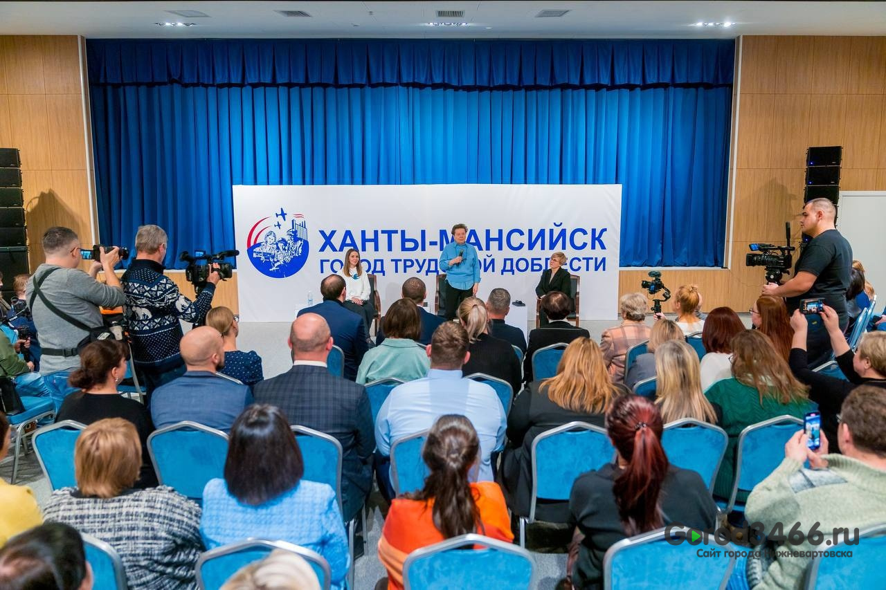 Наталья Комарова снова проводит встречи с жителями Югры