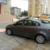 Обломок дома разбил припаркованный автомобиль
