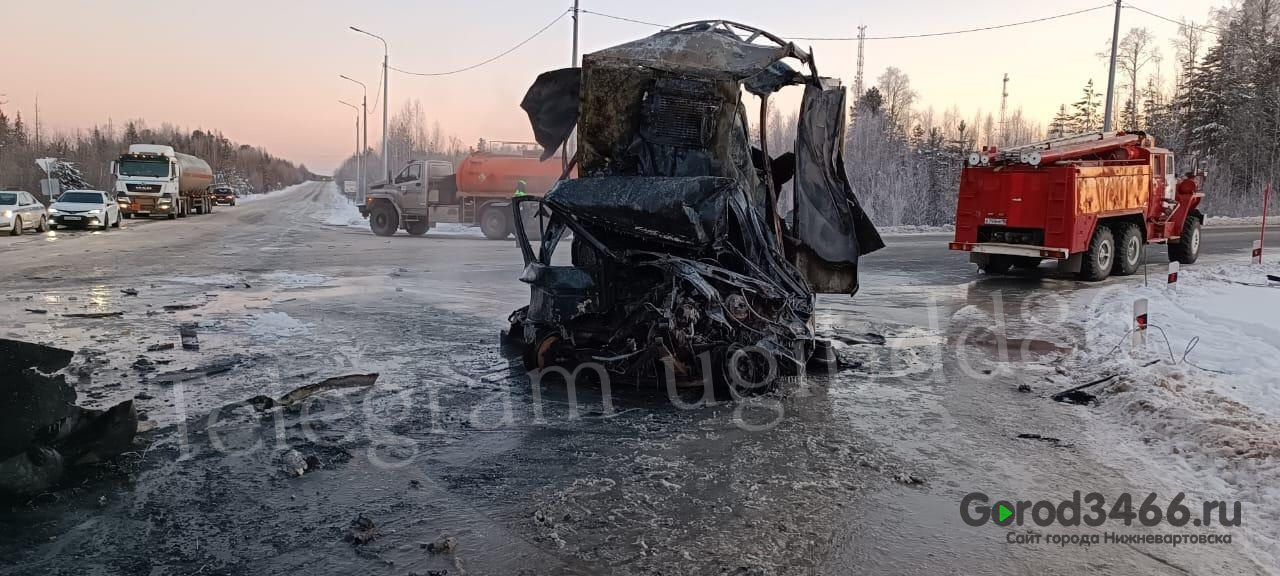 Водитель «Газели» заживо сгорел в машине в результате ДТП на дороге Югры