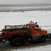 «Снег да снег кругом». Около 100 машин боролись со снегом
