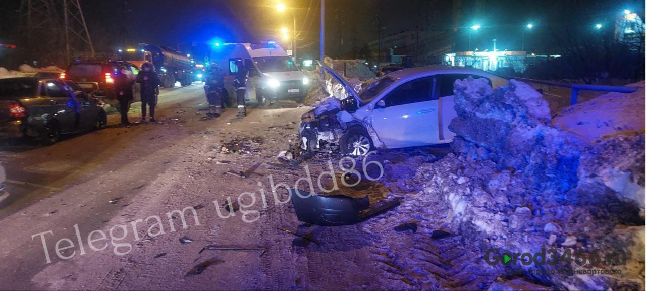 В Нижневартовске водитель выехал на встречку и устроил ДТП с тремя пострадавшими