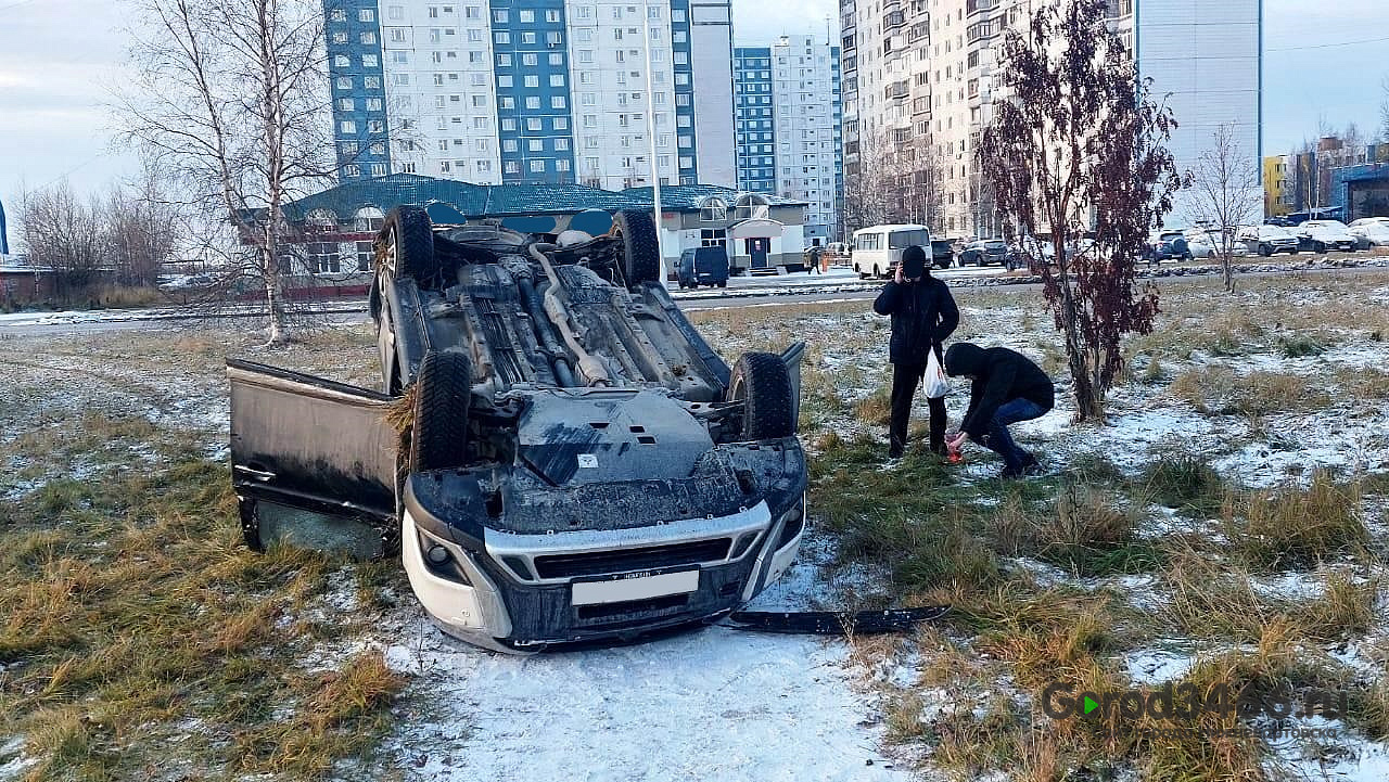 Водитель перевернувшегося на кольце автомобиля был пьян и без прав