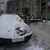 В Нижневартовске чистят снег. И вновь не все автолюбители убирают авто с проезжей части