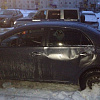 Льдина, упавшая с крыши дома, повредила 3 автомобиля