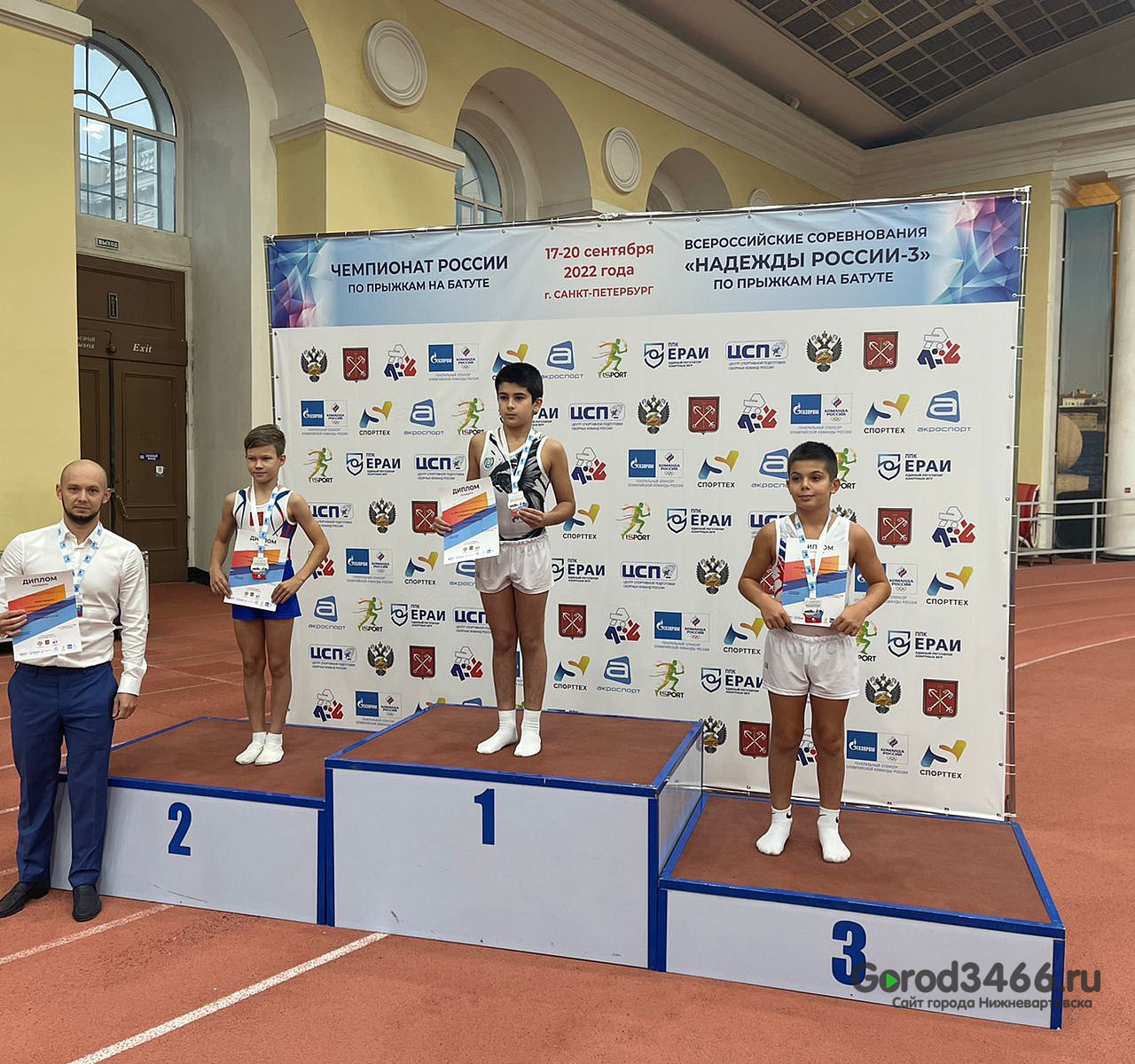 Юные югорчане завоевали медали на международных и Всероссийских соревнованиях по прыжкам на батуте